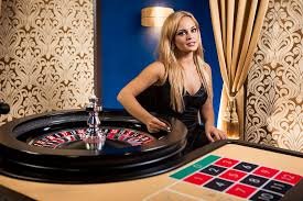 cashph platform interface showing sports betting and casino games on a smartphone